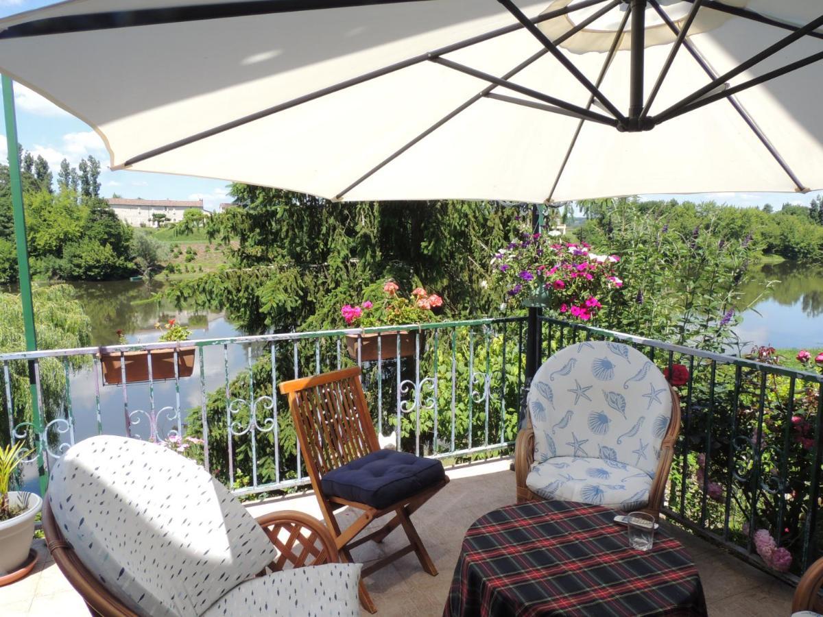 Le Jardin Des Cygnes Bed & Breakfast Pineuilh Екстериор снимка